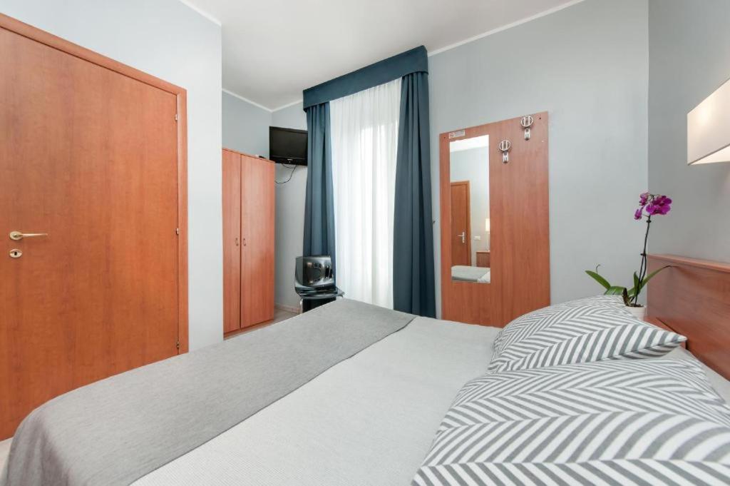 Hotel Roi Рим Экстерьер фото